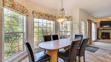 House (5 Bedrooms) | Interior