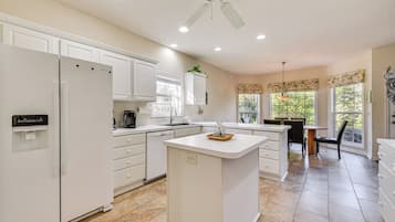 House (5 Bedrooms) | Interior