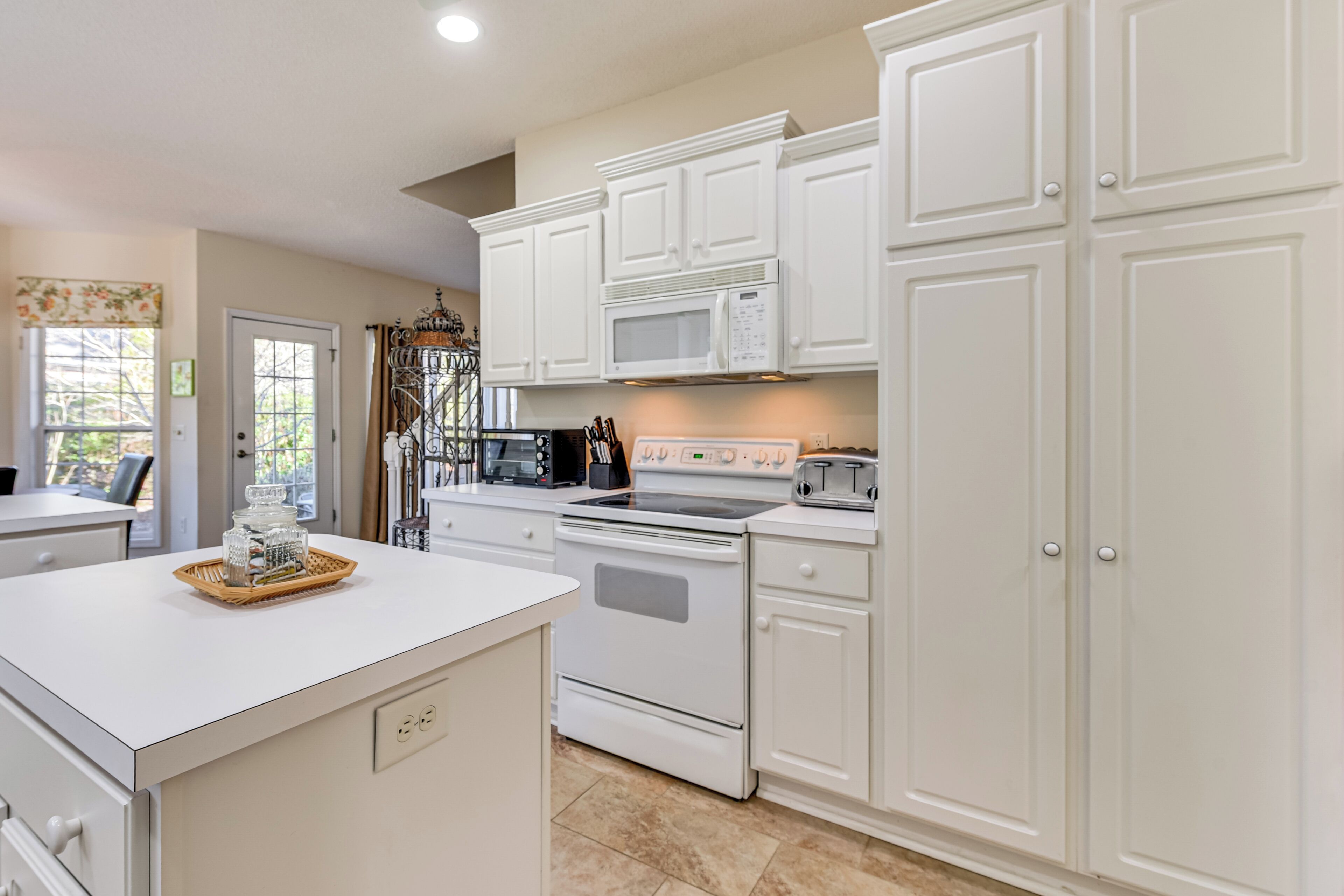 House (5 Bedrooms) | Interior