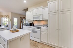 House (5 Bedrooms) | Interior - 2 Mi to Pinehurst Resort: Spacious Golf Getaway! (Pinehurst)