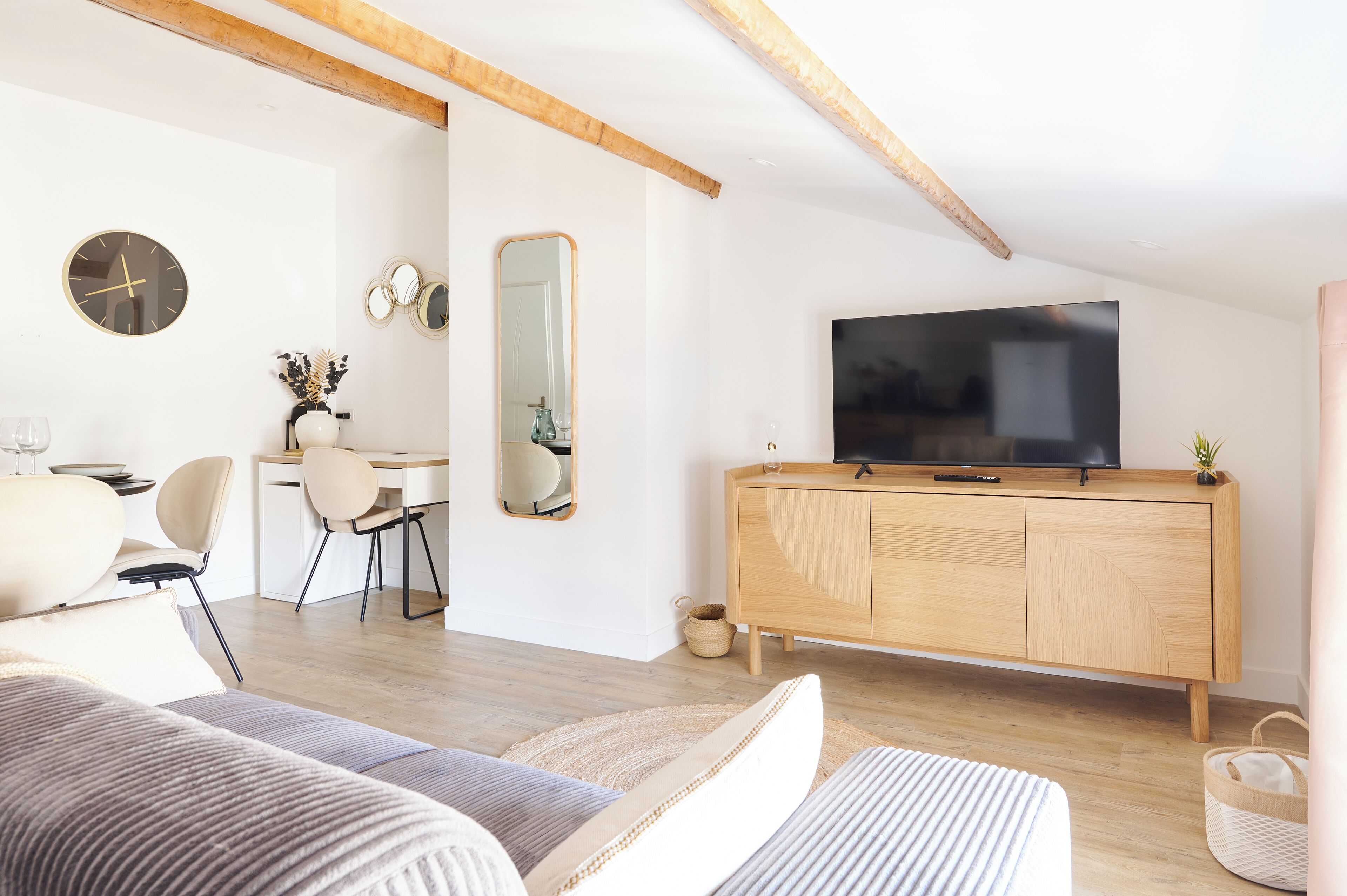 Apartment, City View | Living area