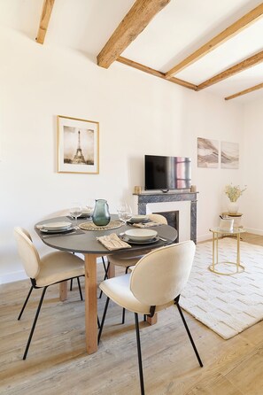 Apartment, 1 Double Bed with Sofa bed, Kitchen, City View | Dining