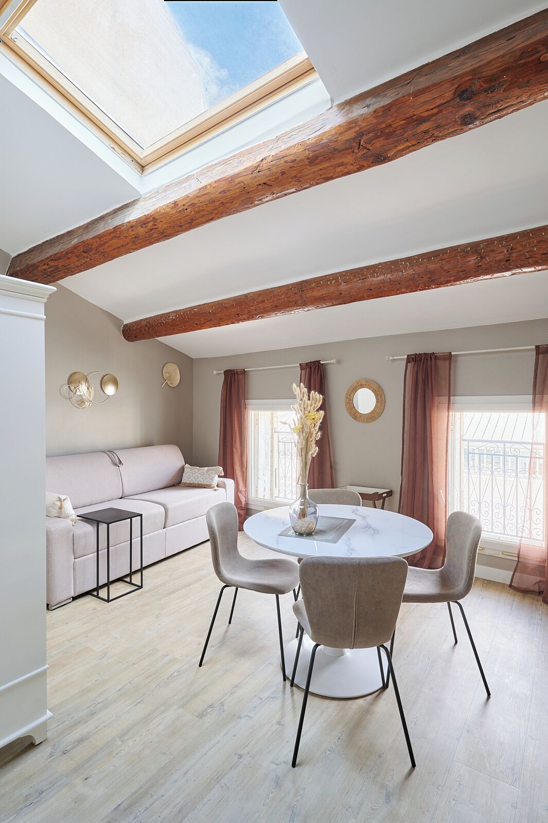 Comfort-Studio, Stadtblick | Speisen