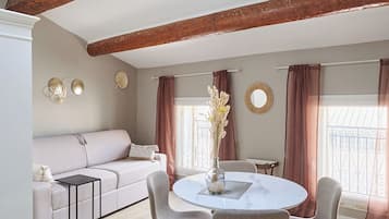 Estudio Confort, vistas a la ciudad | Restauración