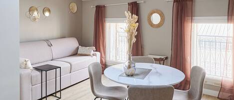 Comfort-Studio, Stadtblick | Speisen