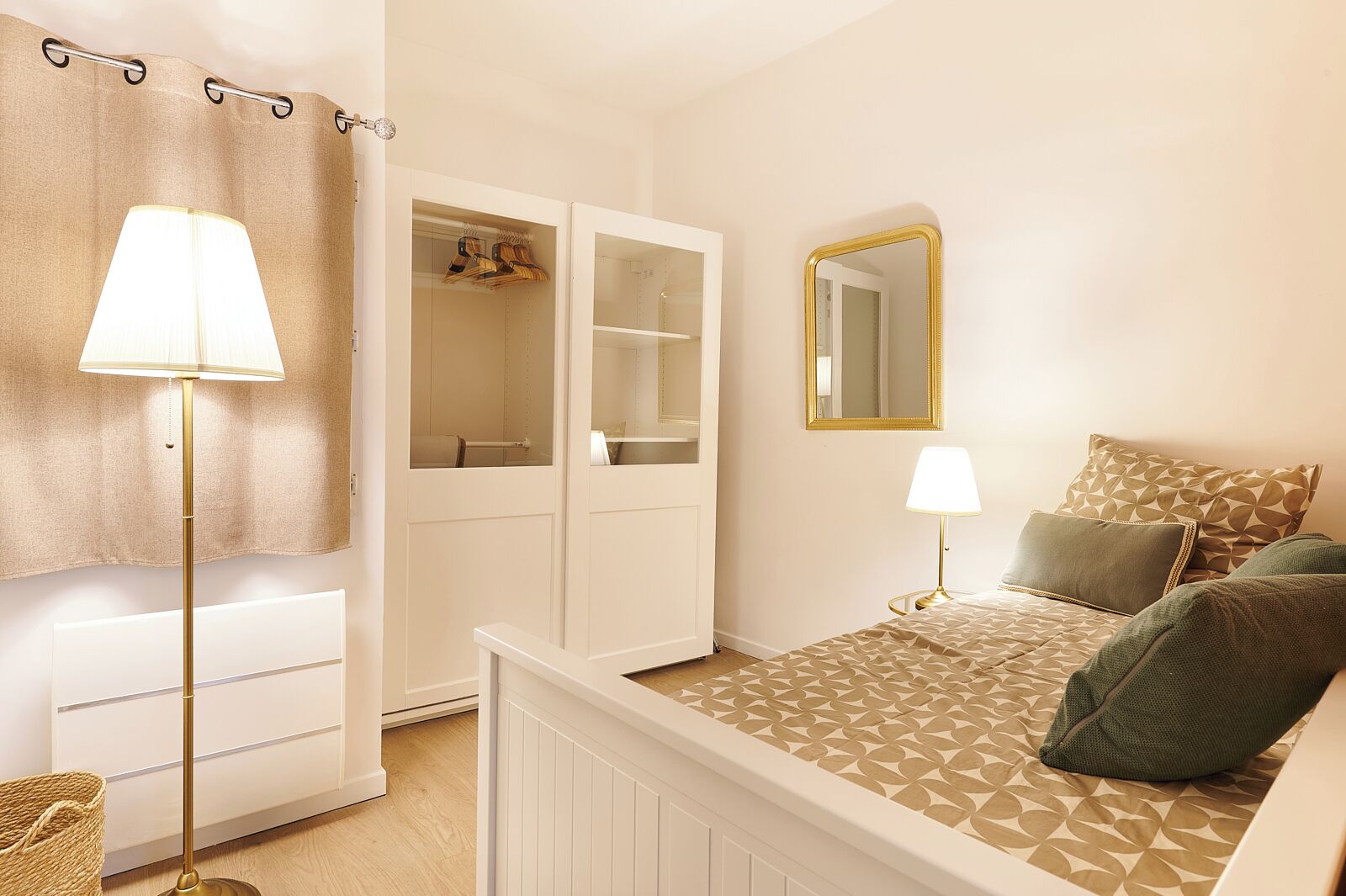 Apartamento luxo | Cortinas blackout, ferros/tábuas de passar roupa, Wi-Fi de cortesia