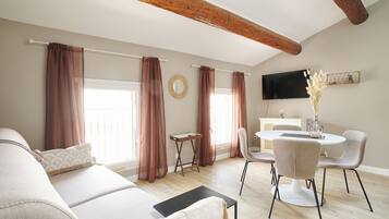 Comfort-Studio, Stadtblick | Wohnbereich