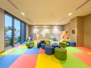 Children’s area - Spacious 2BR in 52|42, Walk to JBR Beach & Marina (Dubai)