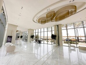 Lobby - Spacious 2BR in 52|42, Walk to JBR Beach & Marina (Dubai)