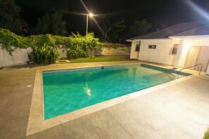 Pool - Cozy 1-bedroom apartment in adorable Kingston with AC (Kingston)