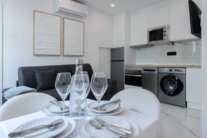 Dining - New apt Elegante, 2br and 1bth (Madrid)