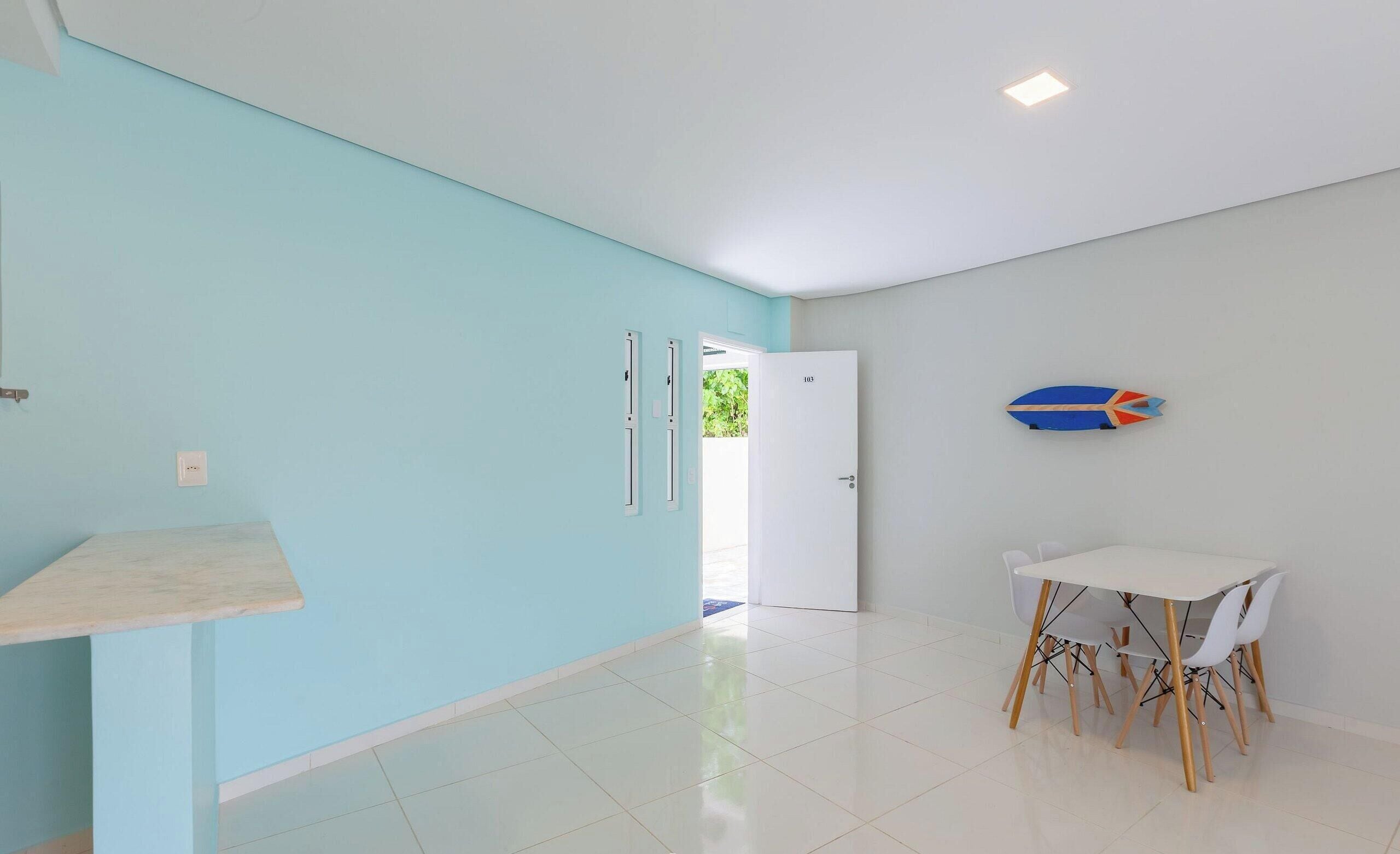 Basic Apartment | Dining