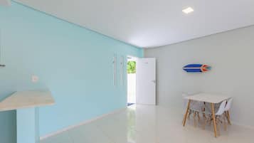 Basic Apartment | Dining