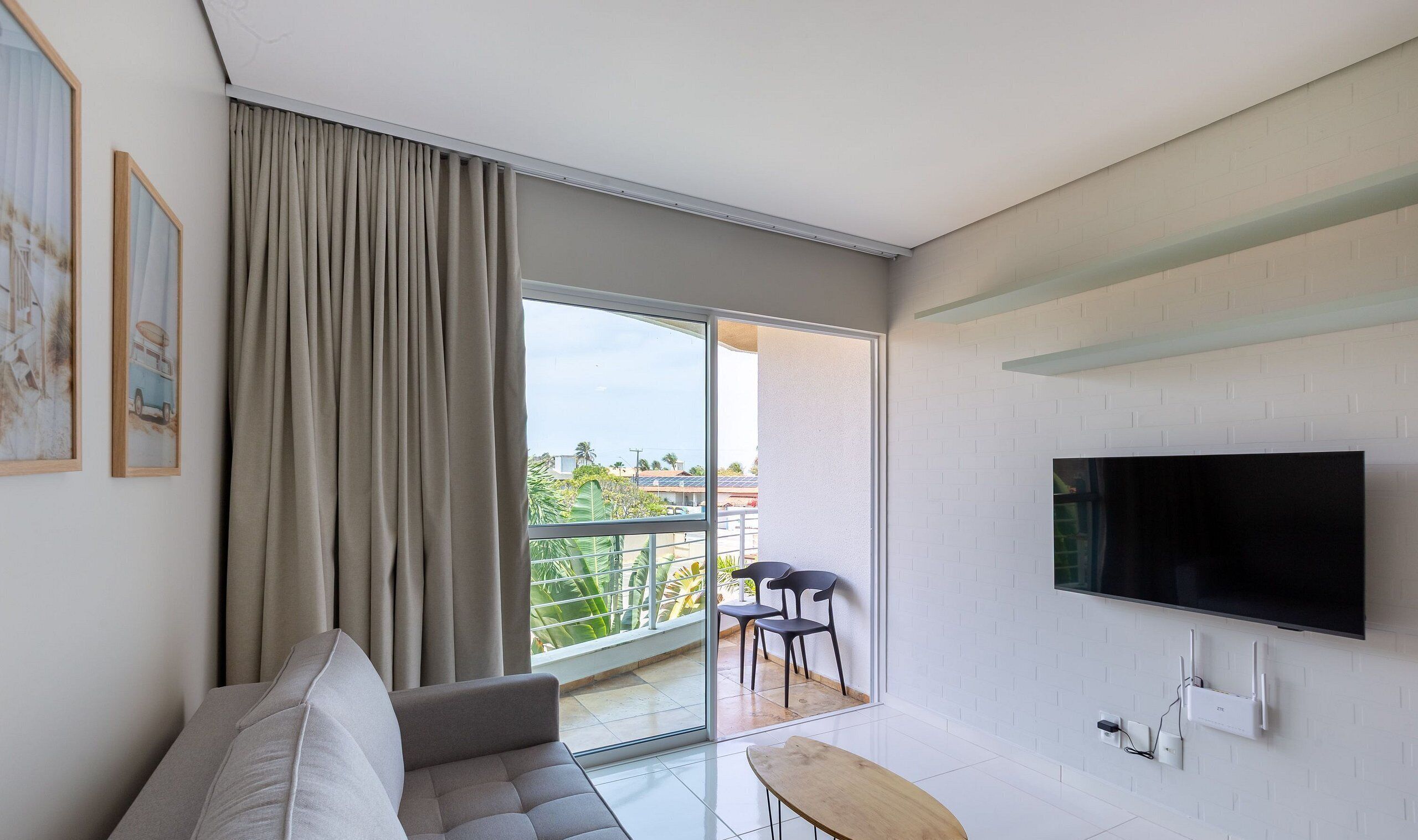 Apartamento básico | Zona de estar | Smart TV de 32 pulgadas con canales digitales