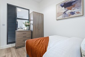 Iron/ironing board, WiFi, bed sheets - Digbeth Square | Central | Sleeps 2 | Bullring (Birmingham)