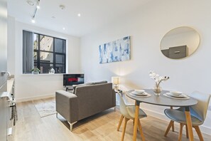 TV - Digbeth Square | Central | Sleeps 2 | Bullring (Birmingham)