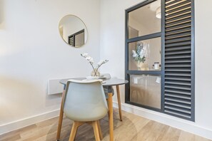 Dining - Digbeth Square | Central | Sleeps 2 | Bullring (Birmingham)