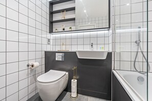 Bathroom - Digbeth Square | Central | Sleeps 2 | Bullring (Birmingham)