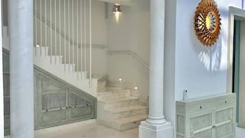 Villa, 4 Bedrooms, Smoking, Private Pool | Interior