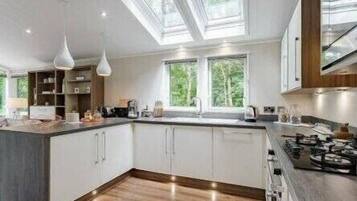 Dishwasher, cookware/dishes/utensils