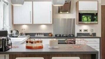 Dishwasher, cookware/dishes/utensils