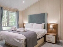 3 habitaciones, decoración personalizada y muebles diferentes 