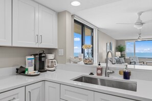Interior - Sanibel 3rd-Floor Corner Retreat—Panoramic Gulf Views, Private Lanai & Direct Beach Access | Remodeled 2BR/2BA | King Suite + Twins | Sleeps 6 (Sanibel Island)