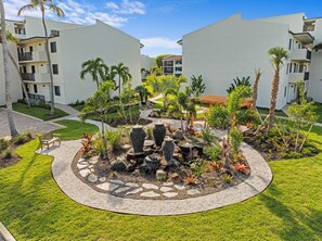 Property grounds - Sanibel 3rd-Floor Corner Retreat—Panoramic Gulf Views, Private Lanai & Direct Beach Access | Remodeled 2BR/2BA | King Suite + Twins | Sleeps 6 (Sanibel Island)