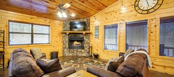 Lost Key Cabin Stay for 8