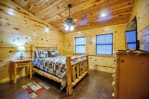 House, Multiple Beds, Hot Tub, Garden View (Lost Key) | 2 bedrooms, individually decorated, individually furnished, bed sheets - Lost Key  Cabin Stay for 8 (Broken Bow)