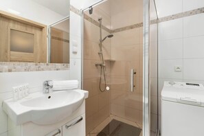 Bruser, hårtørrer, håndklæder, Shampoo