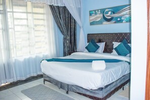 Desk, laptop workspace, free WiFi - Kinga Resort (Machakos)