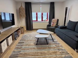 TV - 1-bedroom apartment with river view - Greenway Jizera trail, Bohemian Paradise (Železny Brod)