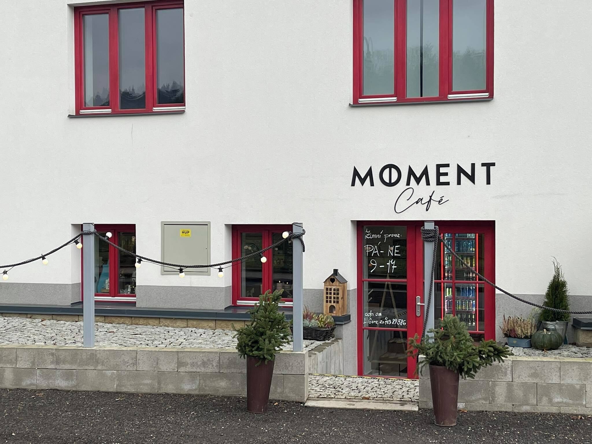 A building with a sign reading "MOMENT Café".