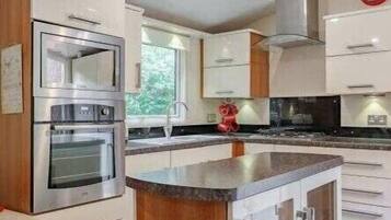 Cookware/dishes/utensils