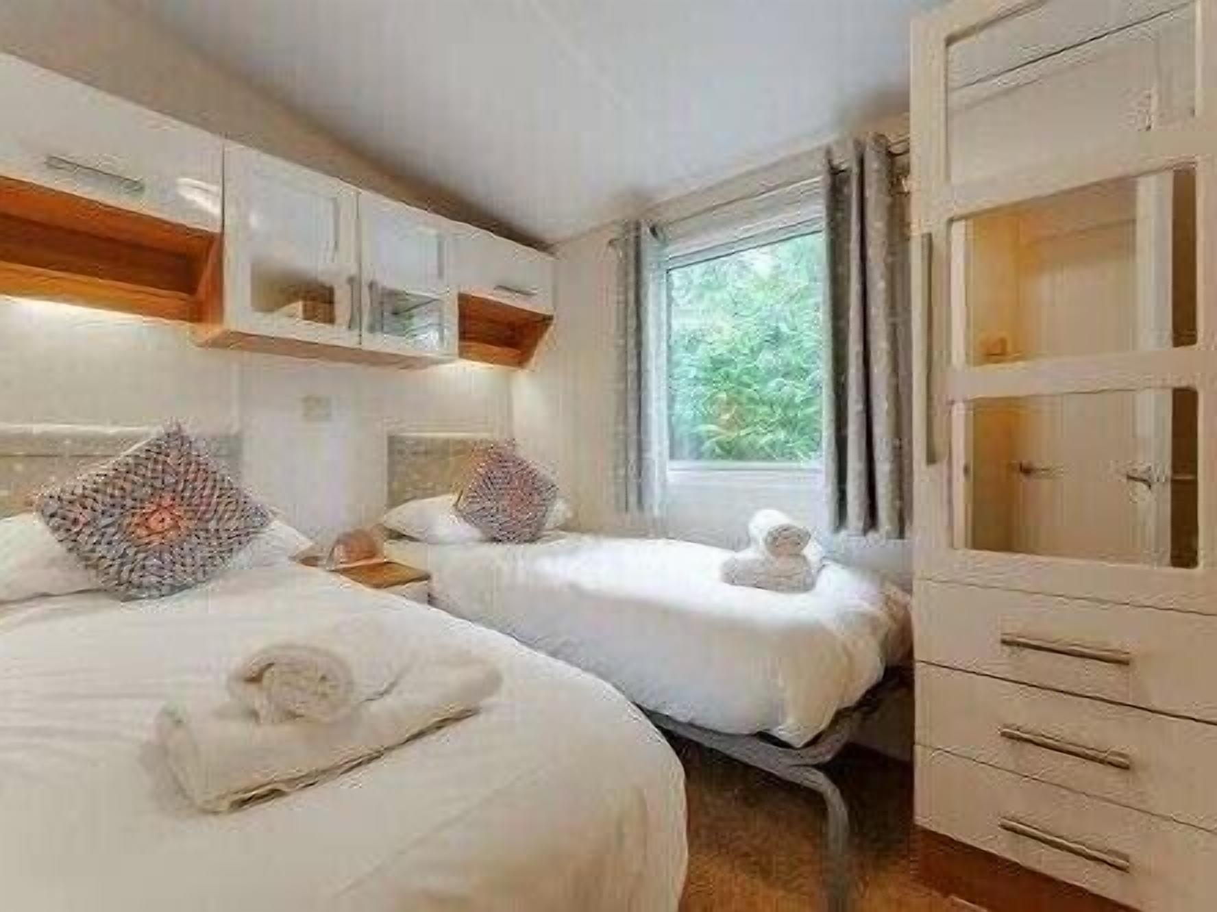 2 habitaciones, decoración personalizada y muebles diferentes 