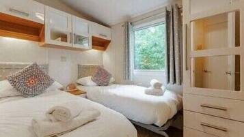 2 bedrooms, individually decorated, individually furnished