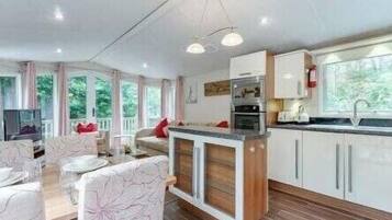 Cookware/dishes/utensils