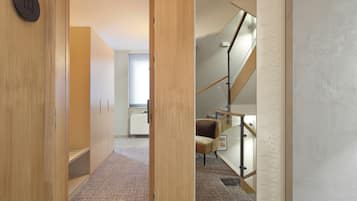 Deluxe Studio Suite, Non Smoking | Premium bedding, memory foam beds, in-room safe, individually furnished