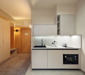 Deluxe Studio Suite | Private kitchen | Microwave, stovetop, cookware/dishes/utensils - Hotel NOVA Inn Sarajevo (Sarajevo)