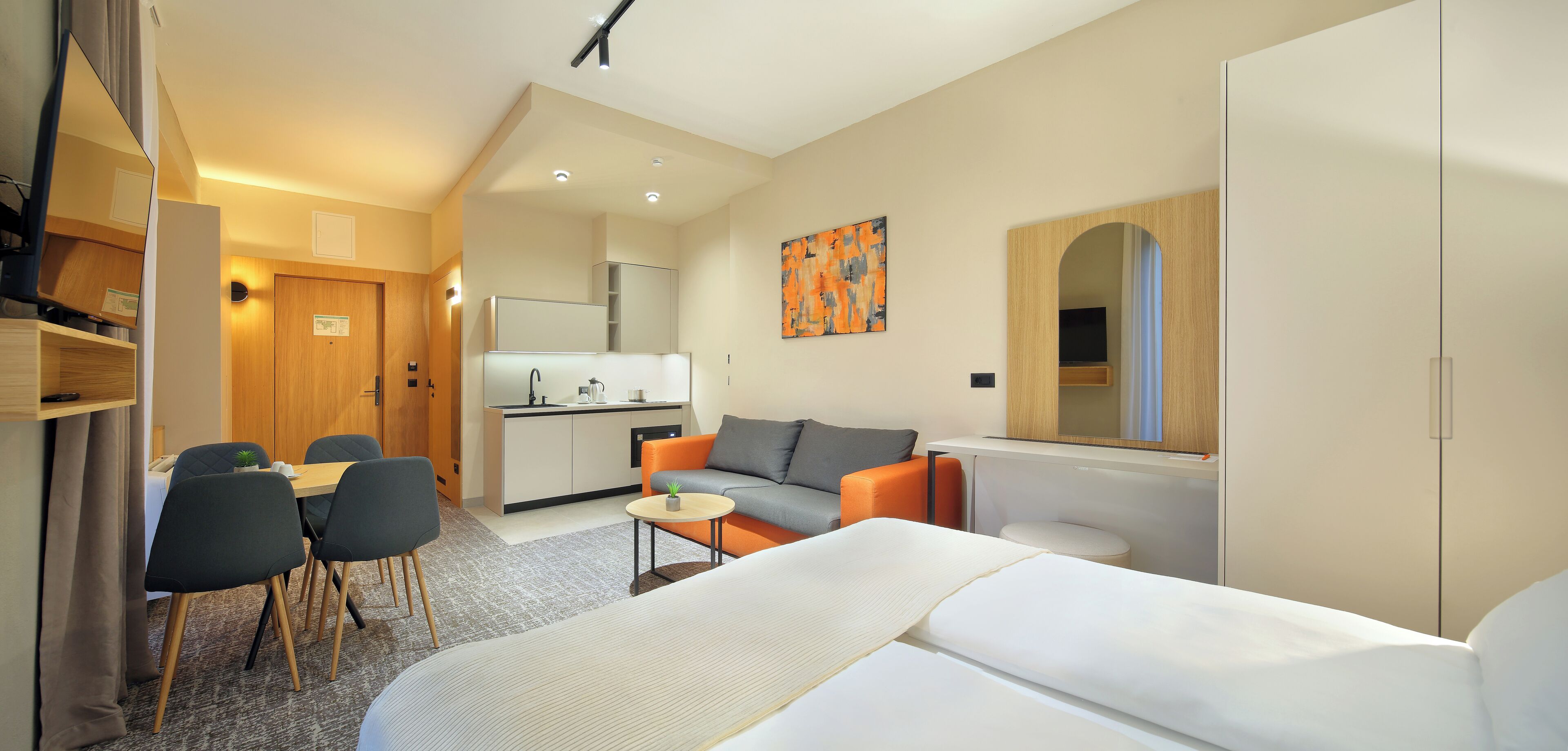 Deluxe Studio Suite | Premium bedding, memory foam beds, in-room safe, individually furnished