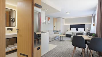 Deluxe Studio Suite | Premium bedding, memory foam beds, in-room safe, individually furnished