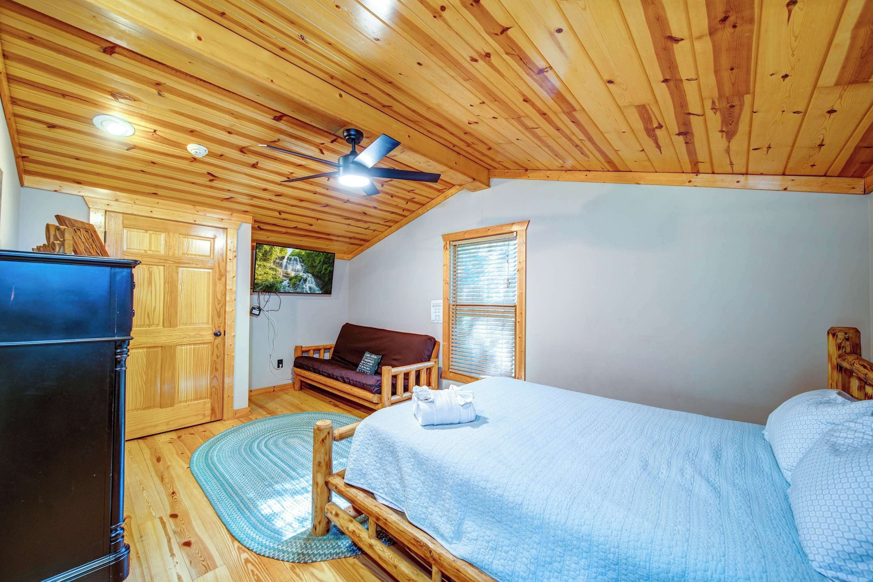 3 bedrooms, individually decorated, individually furnished, bed sheets