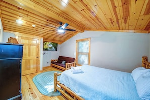 Cabin, nhiều giường, bồn tắm nước nóng, quang cảnh núi (Buck Valley Lodge) | 3 phòng ngủ, trang trí khác biệt