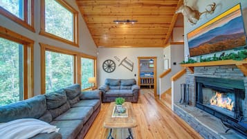 Cabin, Multiple Beds, Hot Tub, Mountain View (Buck Valley Lodge) | Living area