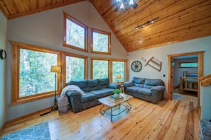 Cabin, nhiều giường, bồn tắm nước nóng, quang cảnh núi (Buck Valley Lodge) | Khu phòng khách