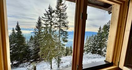 Awesome 4-bedroom Off-Grid Mountain Haven – Hike & Bike Paradise