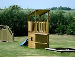 Children’s area - Apartment 'Fewo Gurde' with Shared Garden and Wi-Fi (Pellworm)