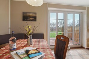 Interior - Apartment 'Fewo Schütting' with Shared Garden, Balcony and Wi-Fi (Pellworm)