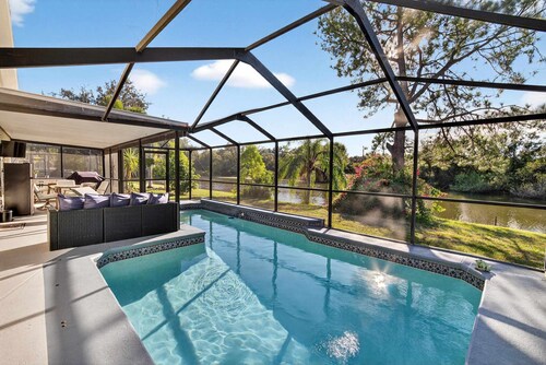 Lakefront 4-bedroom Home With Pool